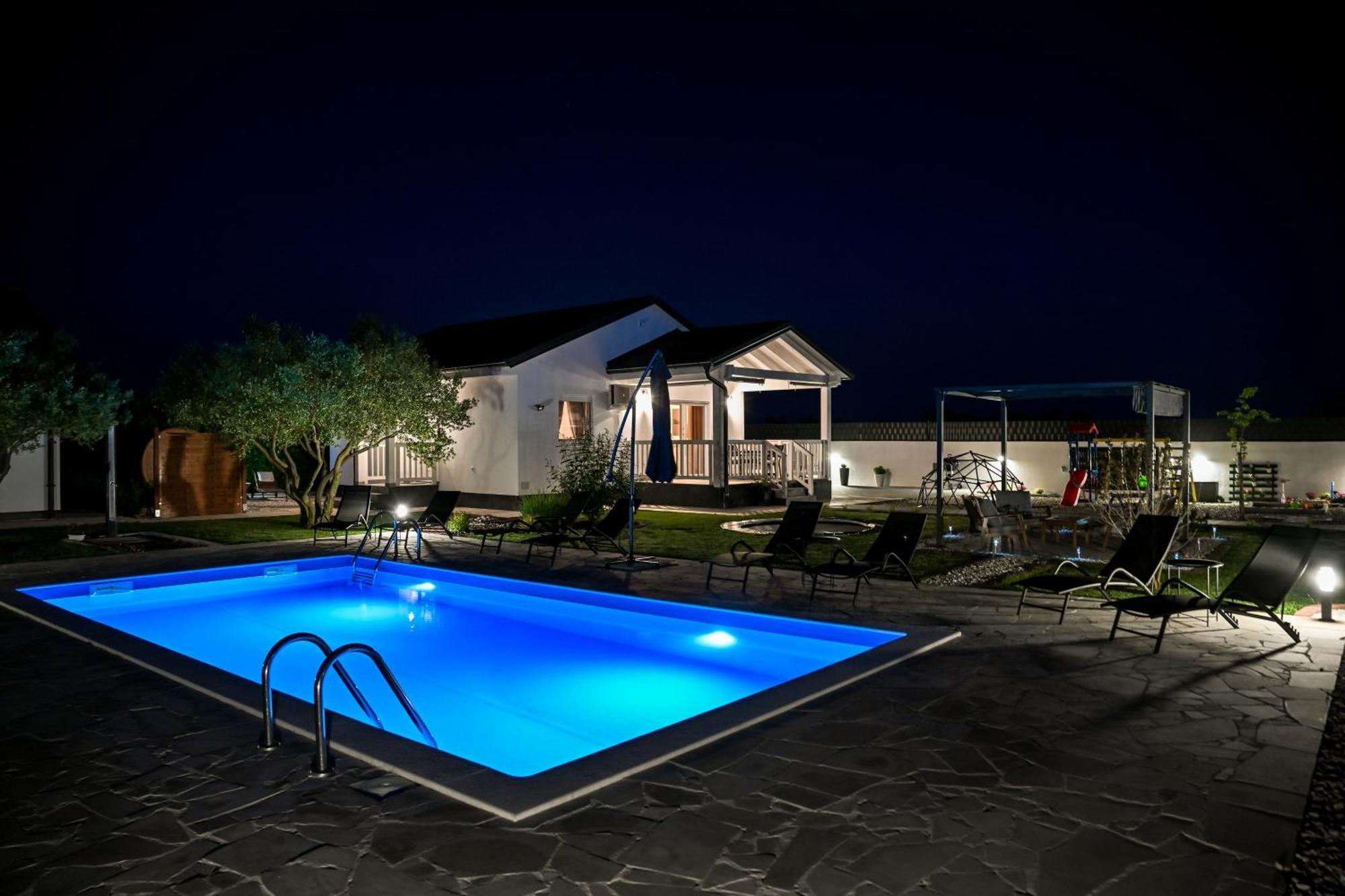 Holiday Home Aprilis With Pool, Jacuzzi And Sauna Galovac  Exterior foto